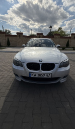 BMW 5 Series 530i AT (272 л.с.)