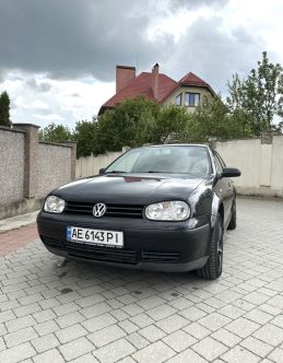 Volkswagen Golf 1.6 AT (102 л.с.)