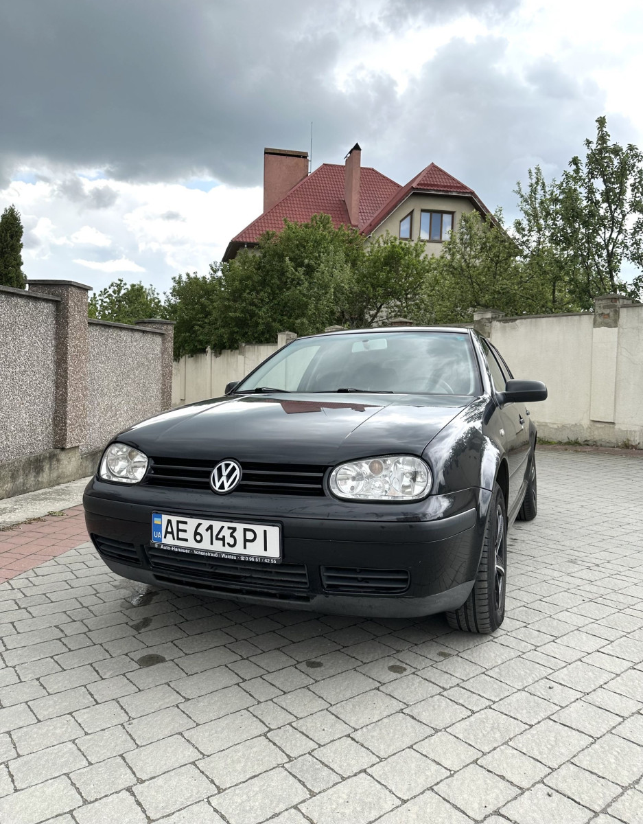 Volkswagen Golf 1.6 AT (102 л.с.)